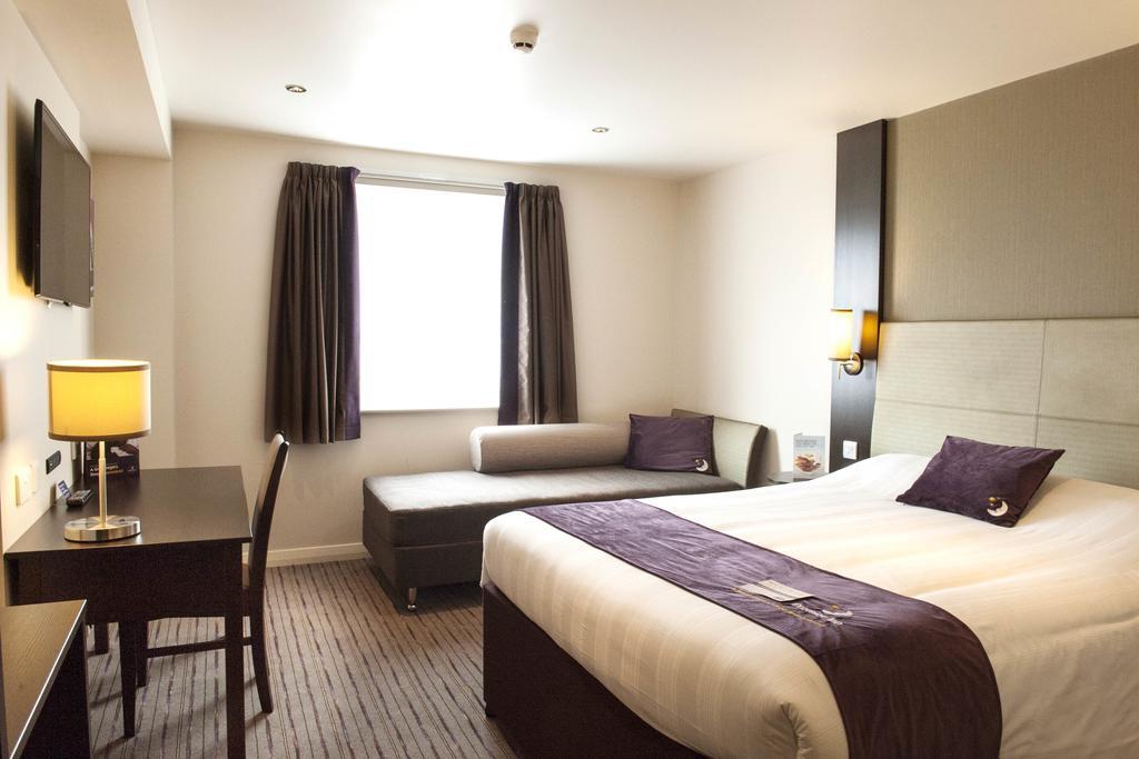 Premier Inn Peterborough - Ferry Meadows Eksteriør billede