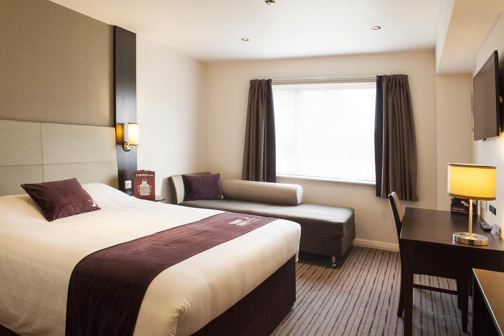Premier Inn Peterborough - Ferry Meadows Eksteriør billede