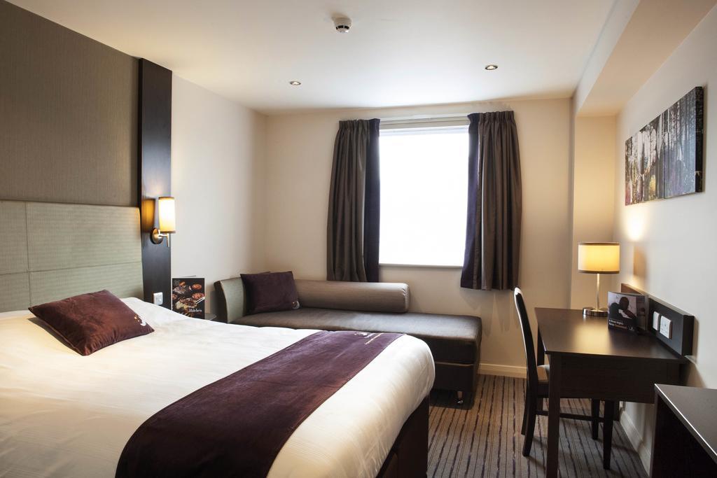 Premier Inn Peterborough - Ferry Meadows Eksteriør billede