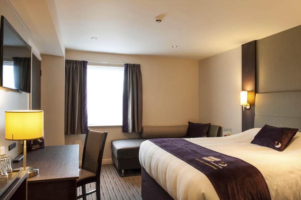 Premier Inn Peterborough - Ferry Meadows Eksteriør billede